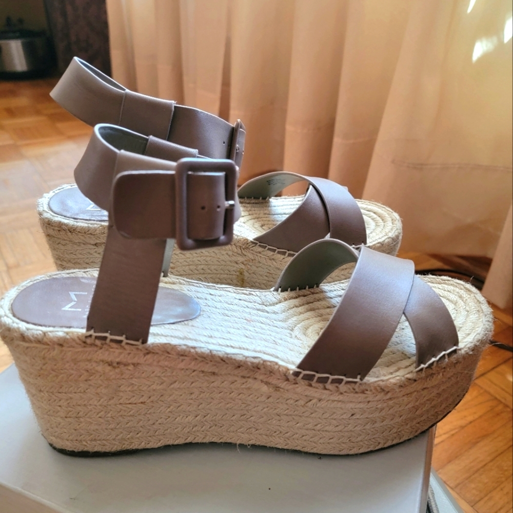 Marc Fisher Randall Platform Sandal Size 11 Taupe Leather
